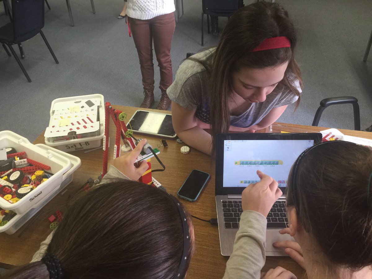 vicmo7's tweet image. Davidson School Grade 1-12 coding project. The new literacy @SunWestSD207   @ArleneLow #uptocode