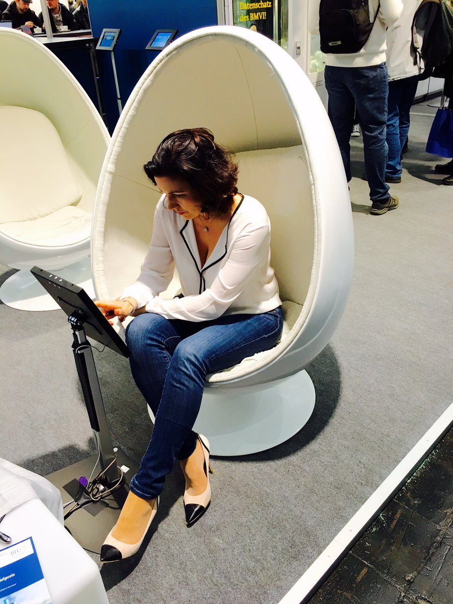 Auf unserem @BMVI #CeBIT2016 Stand kann man übrigens alle <a href="/DerDCP/">Der Deutsche Computerspielpreis | Der DCP</a> Gewinner spielen #Werbeblock ;-)