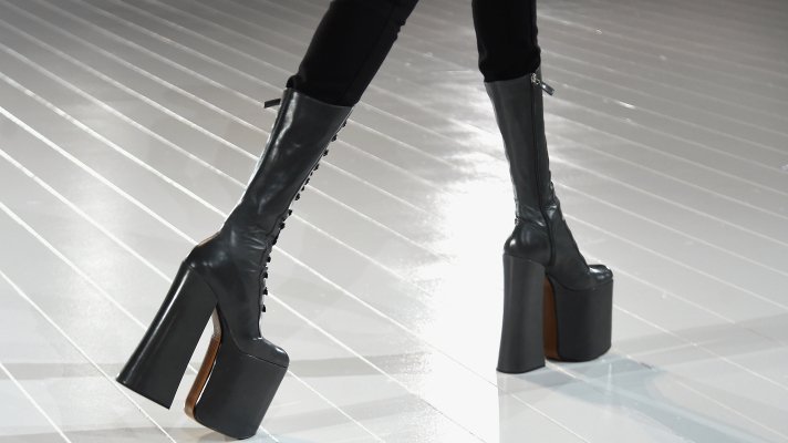StyleCaster's tweet photo. Platform boots are back — and higher than ever. Here's how to pull off a pair: https://t.co/tJUkoBTZe1 https://t.co/8mGztxMR2Z