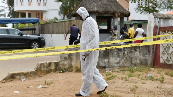 France24_fr's tweet photo. Côte d'Ivoire : quatre Français tués dans l'attaque de Grand-Bassam https://t.co/EChhhZVAV4 https://t.co/31v9aa5Bdn