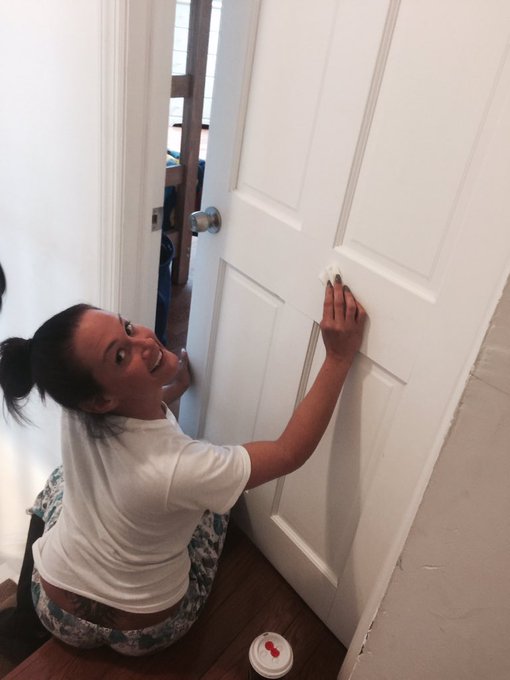 Real friends help clean lil people's fingerprints off the wall!!! No kids for me thank u very much https://t<a href="/tag/nyc"class="tags"><span>#nyc</span></a>