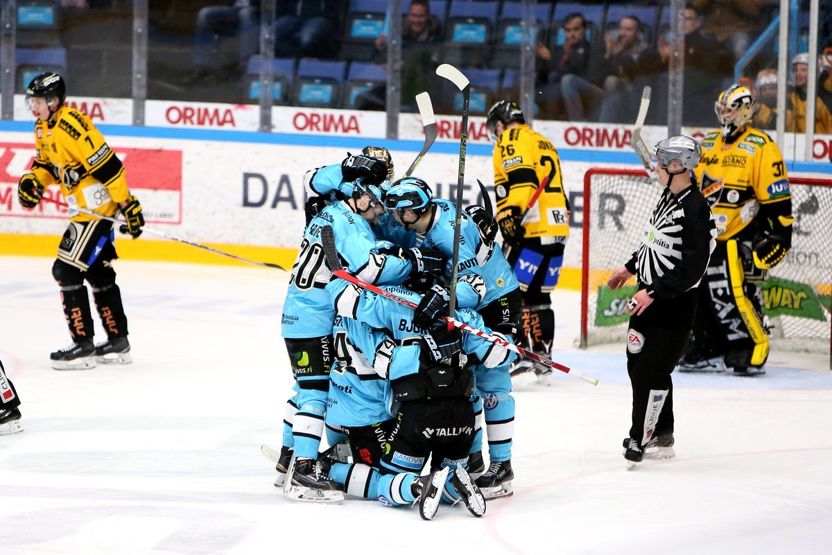 Juha Leimu -show Lahdessa – katso kuvat sunnuntailta: bit.ly/1S0ef2j #PelicansFi #KalPa #Liiga #KohtiMaljaa