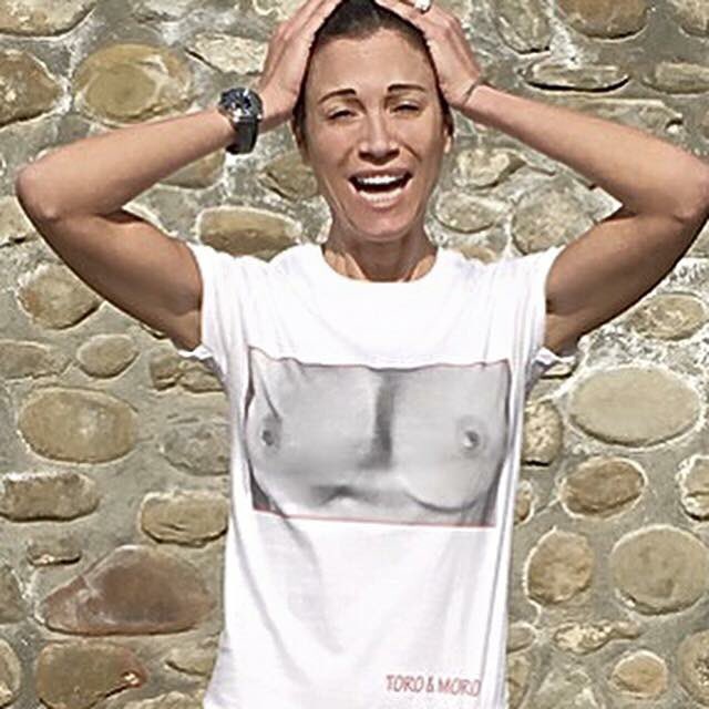 FedericaTorti's tweet photo. #escile coprendole 😂 @Toroemoro #tshirt #titleds #bobless https://t.co/Yym9rBBb2n