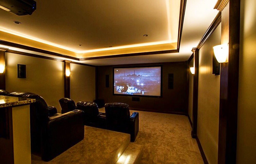 EddyHomes's tweet photo. Happy Monday! Enjoy a comedy in your home theatre. Don’t let the Monday blues get the best of you! https://t.co/gr5VrKUd2n