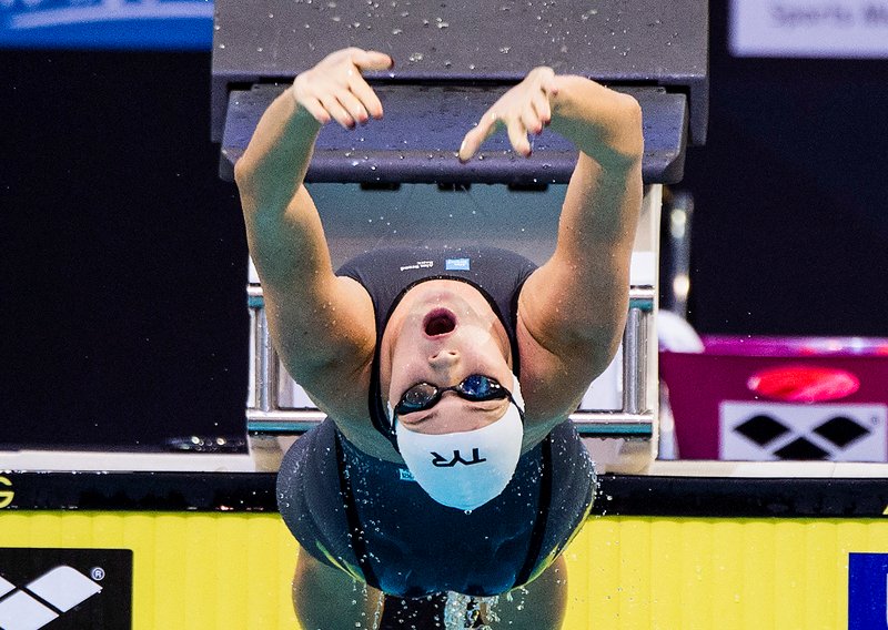 Great effort from @mienielsen18 at <a href="/edinintermeet/">Edinburgh Inter Meet</a>. 59.16 for world No.2 in 100m back. Another European impressing...