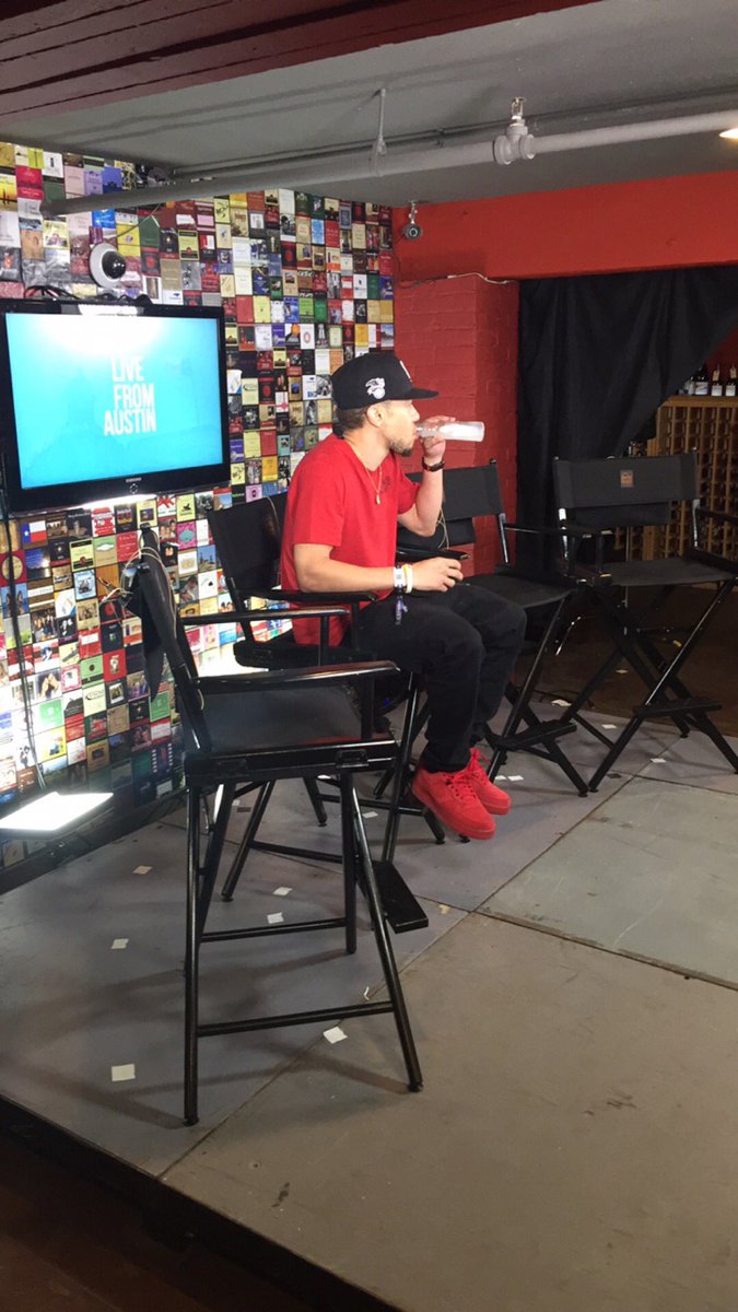 MylesOnellFilms's tweet photo. On set, they'll know my name soon #MilesOnell #VisualDopeDealer #SXSW #TWC ๐๐ฝ https://t.co/tEK3Uvotnv