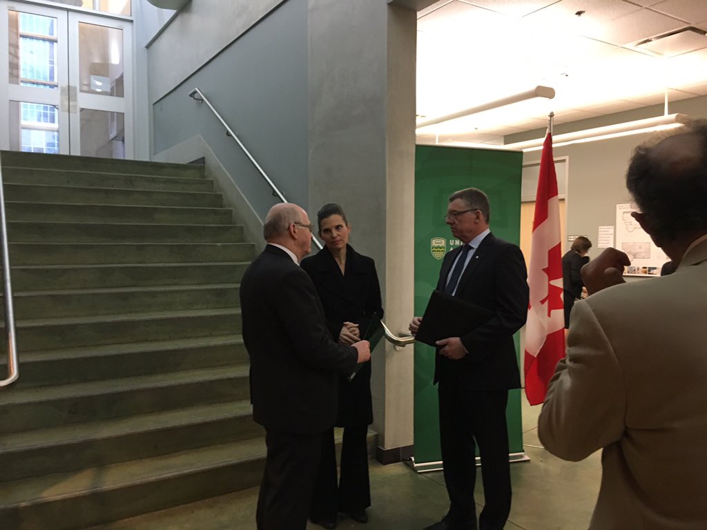 President Turpin &amp; VP Research greeting <a href="/ScienceMin/">Minister of Science</a>; for today's <a href="/InnovationCA/">CFI / FCI</a> national announcement #UAlberta