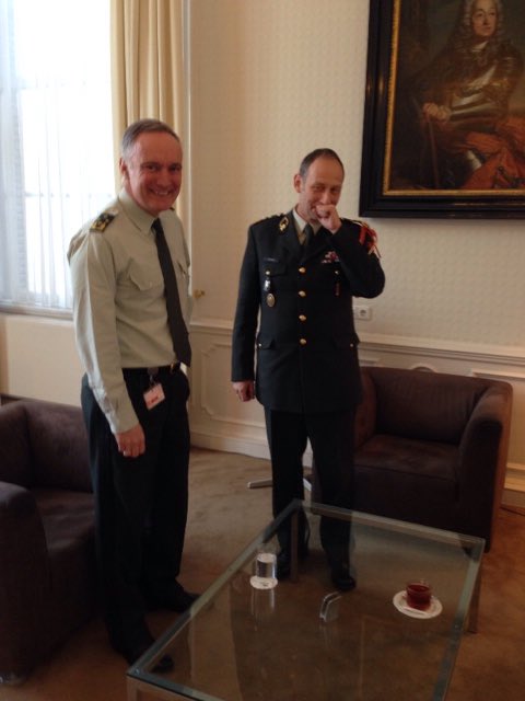 CDS geeft CLAS KB 'eervol ontslag' voor C-LAS per 01 april. Hij lijkt blij, maar dat is slechts schijn (hoop ik).