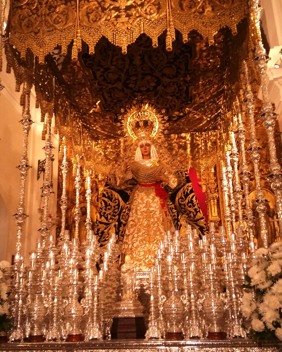 8_manu's tweet photo. Las Reinas de Triana esperando en sus respectivos pasos para salir a la calle muy pronto! @LaPasionCTV https://t.co/ufbf6MD8qJ
