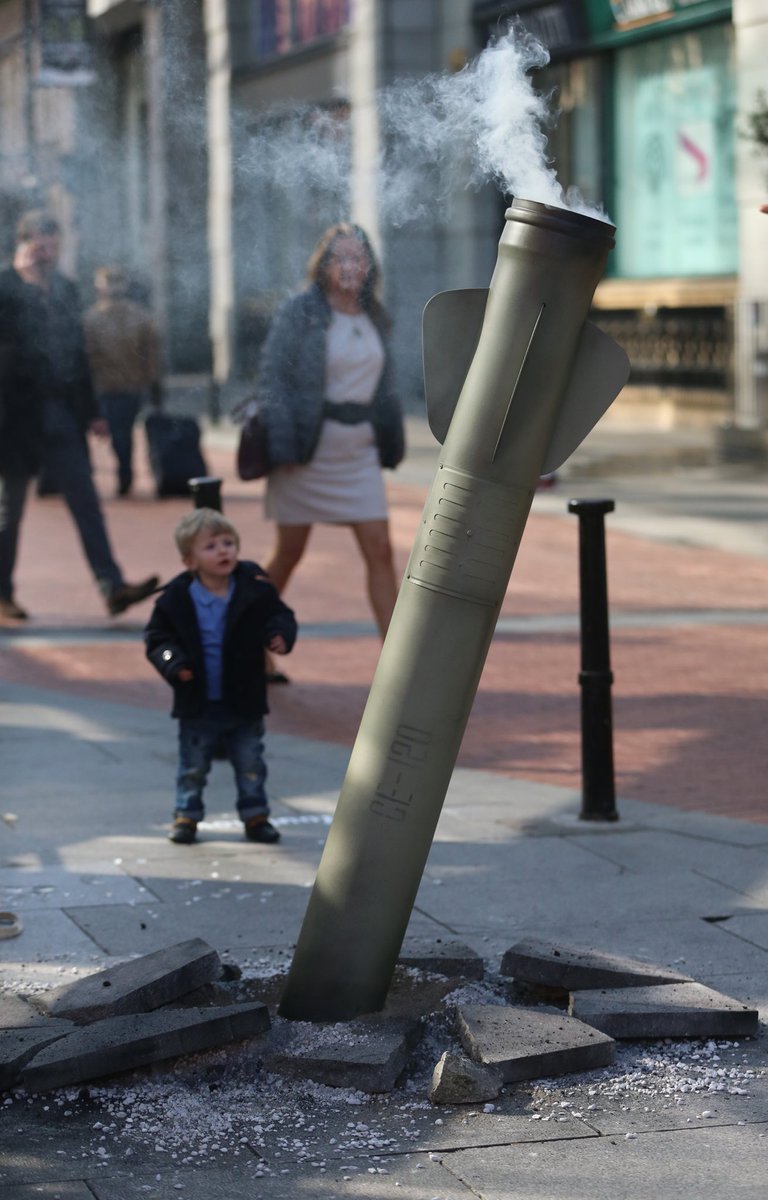 niallcarsonpa's tweet photo. powerful #streetart by @WillStLeger and @GOALIreland in Dublin to remind us 9 kids die in Syria each day #NowYouKnow https://t.co/l0dvzzDscu