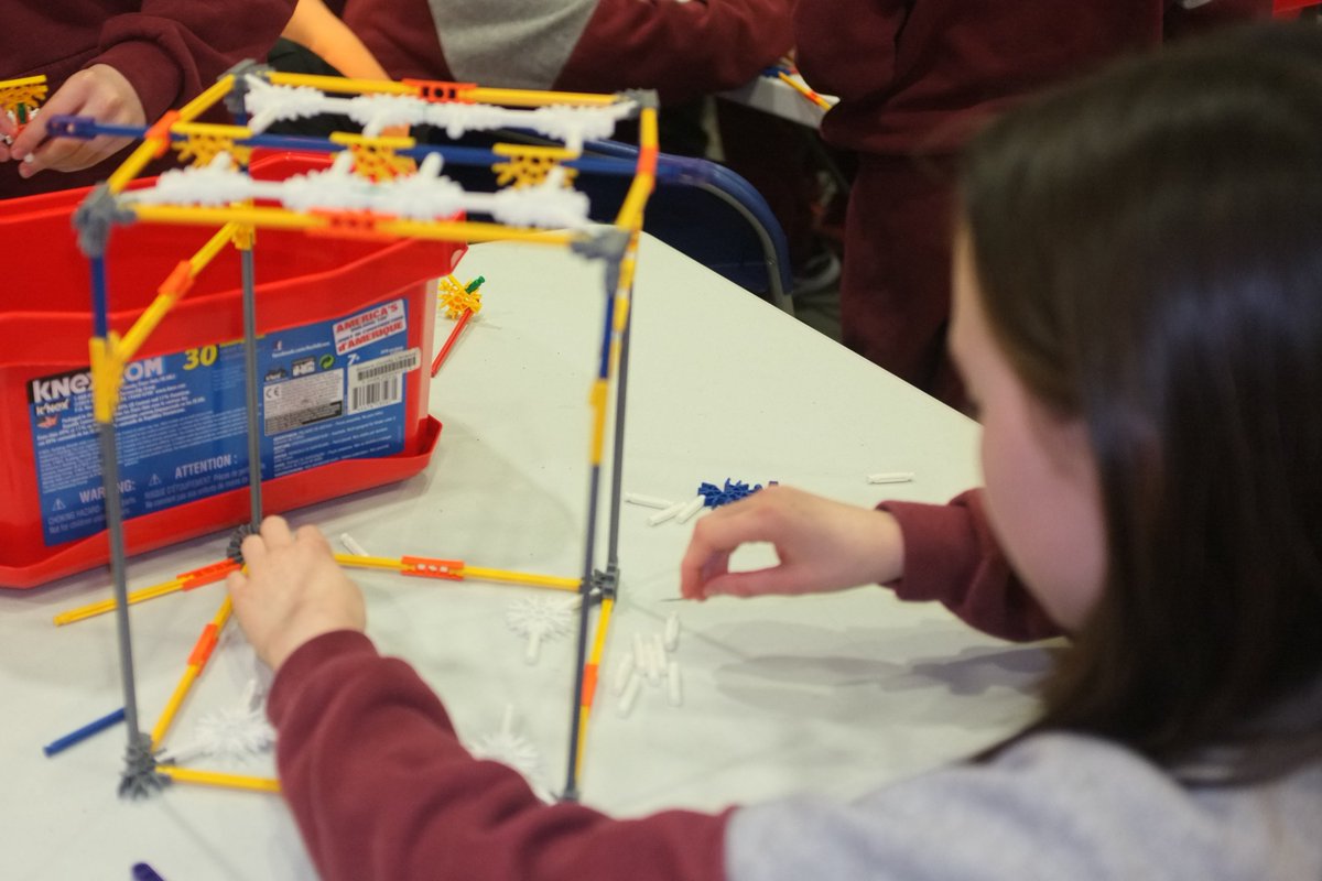 kildarelibrary's tweet photo. Celebrating Engineers Week in #Leixlip Library with children from Scoil Eoin Phóil & Scoil Mhuire #engweek16 https://t.co/CvMPCwmxXQ
