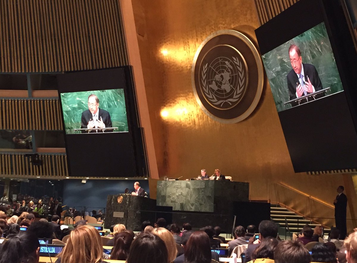 GlobalGoalsUN's tweet image. Ban Ki-moon &amp;amp; @phumzileunwomen kick off #CSW60 in NY. Lots of love for Goal 5! #GlobalGoals bit.ly/1EsFUDg