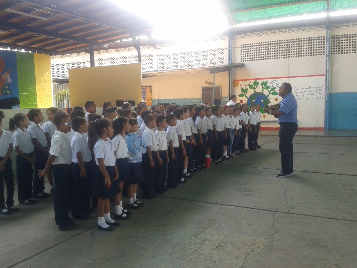 mimamadami's tweet photo. Cierre del 2do lapso Modulo  U.E.N Julian MEllado @nucleosombrero @SistemaGuarico  secciones de 2do grado https://t.co/Iw7tTOTaZu