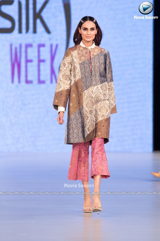MovieShoovy's tweet image. Spotted @iMehreenSyed The House Of @kamiar Rokni Collection At #PSFW16 #SunsilkFashionEdition #PFDC2016