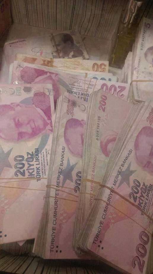 semih_istt's tweet photo. @DulFahise HAFTA 1 GUN GECELİK 1500 TL VERİM EVİMDE GORUSELİM O GUZEL AMCİGİNİ VE GOTUNU  YARAKSİZLİGİNA SON VERİM https://t.co/9sXcAqeFyW