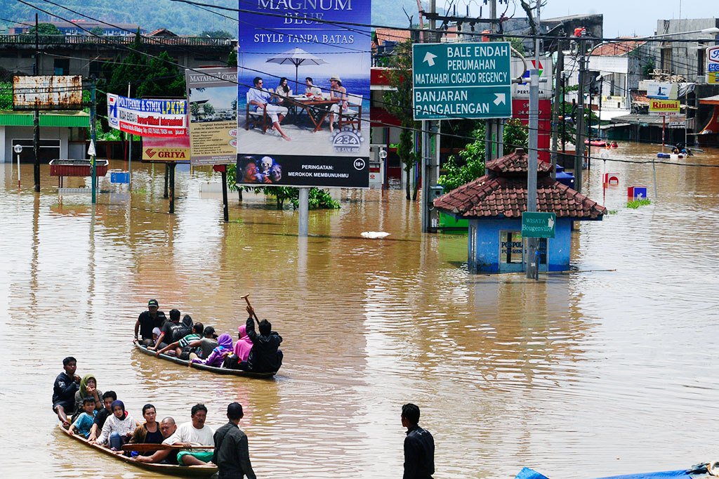 [Populer] Banjir Bandung, 4.282 Jiwa Mengungsi metrotvn.ws/B498076