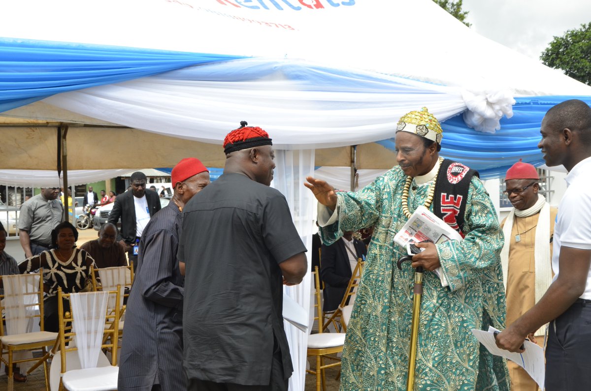 UNIONBANK_NG's tweet photo. Eze of Oboama Mbaise, His Royal Highness Eze Julius Amefule made his presence at event. #branchtour #branchlaunch https://t.co/NYqmemGhBP
