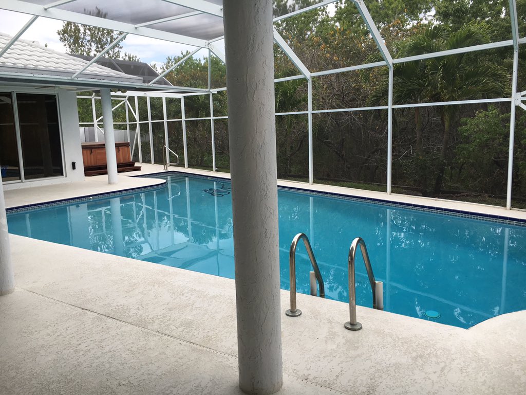 hadleystrainge's tweet image. Exploring our new house and it's lit AF