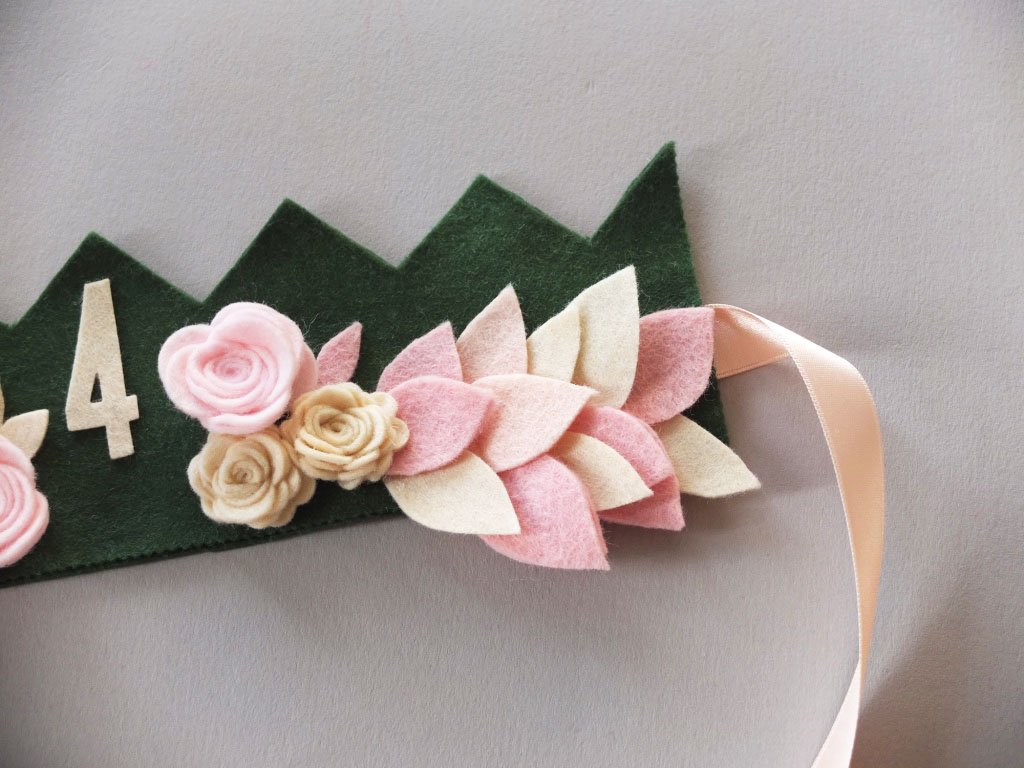 Making crowns for little people  #felt  #feltcrowns  #Celebration