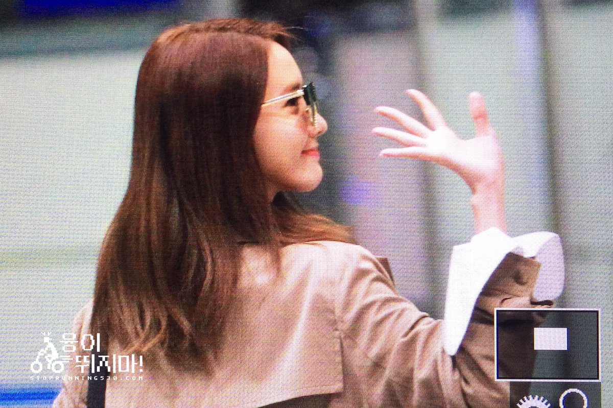 [PIC][15-03-2016]YoonA trở về Hàn Quốc vào sáng sớm nay CdhZSLmUAAEylcY