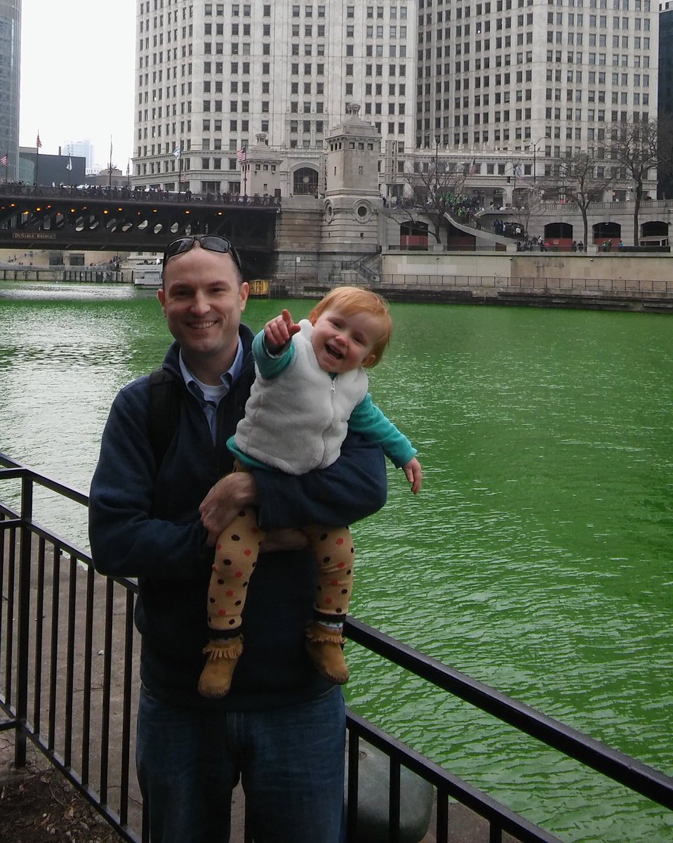 mrechenthin's tweet photo. Lil'Data and Dr. Data seeing the Chicago River dyed green for St Patrick's Day - #TraderInTraining #BabyOptionTrader https://t.co/GHTtPSLLza