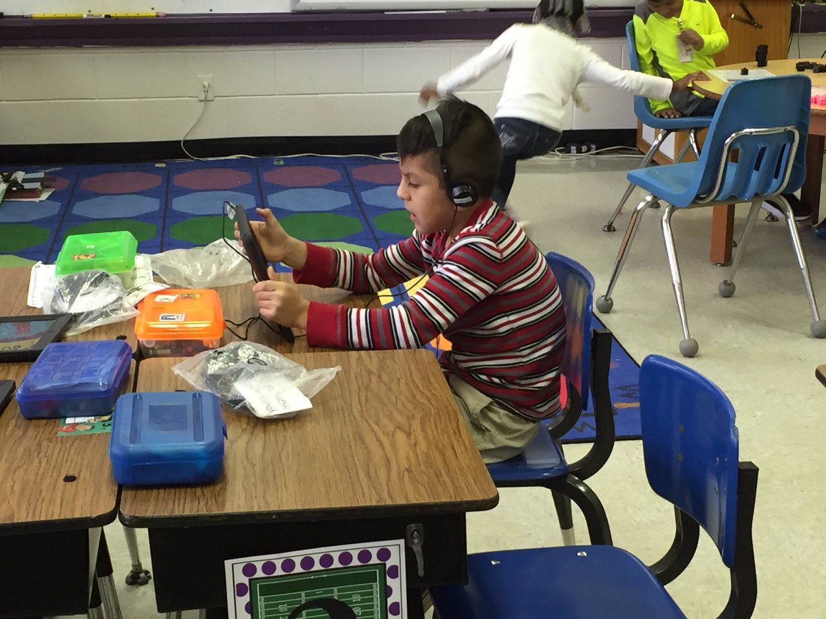westonem3's tweet photo. My students love prodigy math!!! #1stgraderslovemathcenters https://t.co/1BMwhJBZ9f