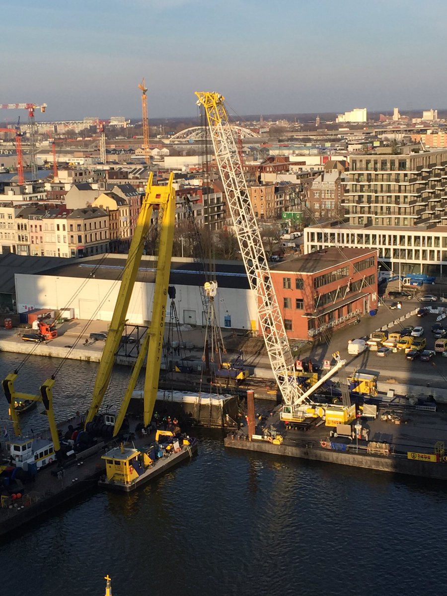 FrankMentink's tweet photo. Wat overblijft lounge-terras #badboot #Kattendijkdok #Antwerpen https://t.co/3DQ8RhSRDq