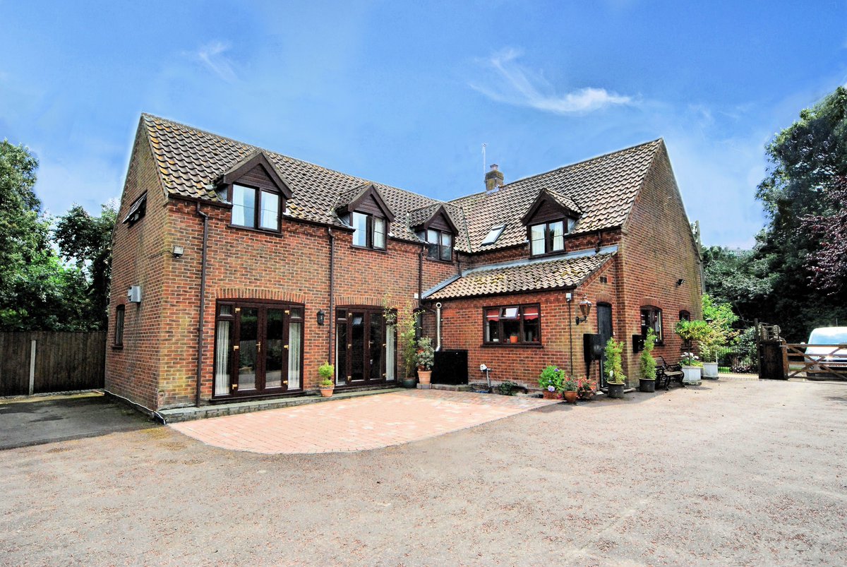 sowerbyslets's tweet photo. *** NEW LISTING ***
A fantastic family home...
https://t.co/UW2VBBSSHB
#Sowerbys #Mattishall #NorfolkRT #FamilyHome https://t.co/IaWr2MoLSR