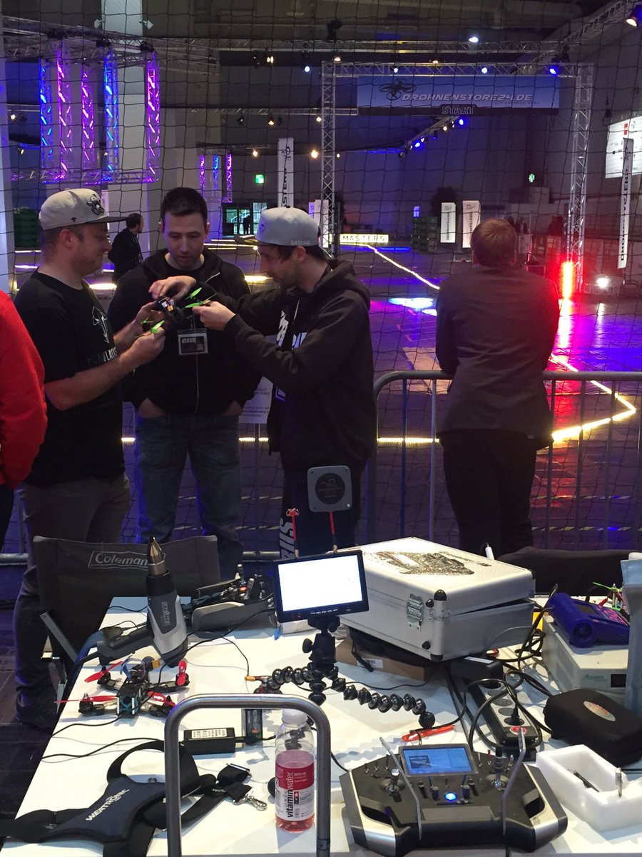 techreview_de's tweet image. Gas geben bei den #Dronemasters auf der #cebit