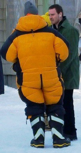 beatles_fass's tweet photo. NEW Michael #Fassbender and director Tomas #Alfredson on the set of #TheSnowman in Norway! #snømannen #LifeOnSet https://t.co/7eKSG7geis