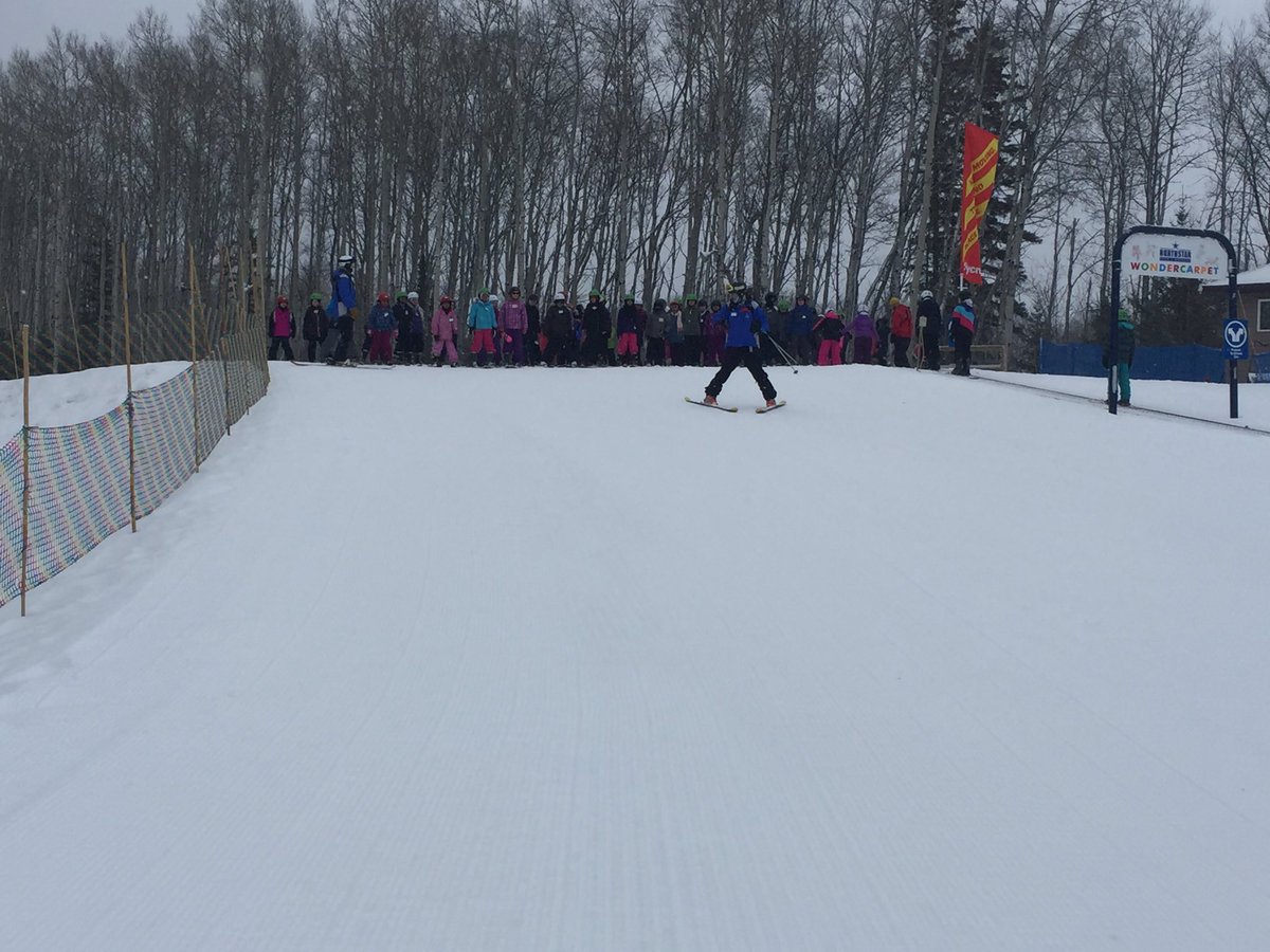 greely5_6's tweet photo. Great morning at the ski hill for 4-6 FMIS students☺️ @FmisOffice @FMISonthego @s_eweida @FMPSD https://t.co/2qUv5oXhXm