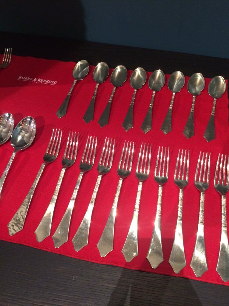 LINLEYLondon's tweet photo. A Robbe & Berking craftsman shows how to create designs in silverware #masterclasslondon https://t.co/dOPnBpG9JG