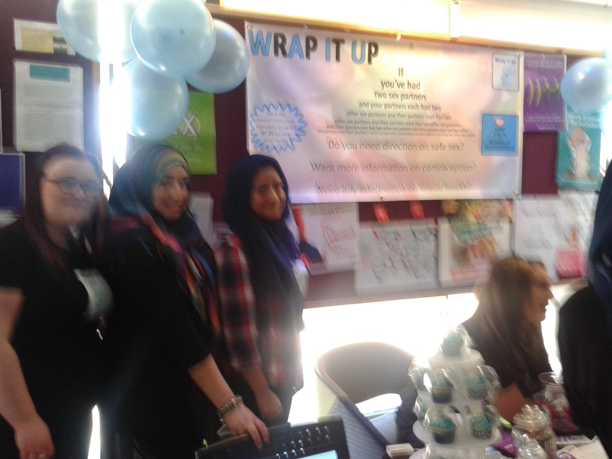 UoBHealthSID's tweet photo. @UoBHealthSID 3rd year presentations at the Health Fair @UniofBradford Lecturers congratulate students' success! https://t.co/UbZufJWoYr