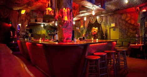 TheGothicLife's tweet photo. 15 Goth Style Eateries! https://t.co/QQFYFwbwOa #gothbar #vampire #gothdecor #steampunk #vampirebar #goth https://t.co/0MQ5QWzO6u