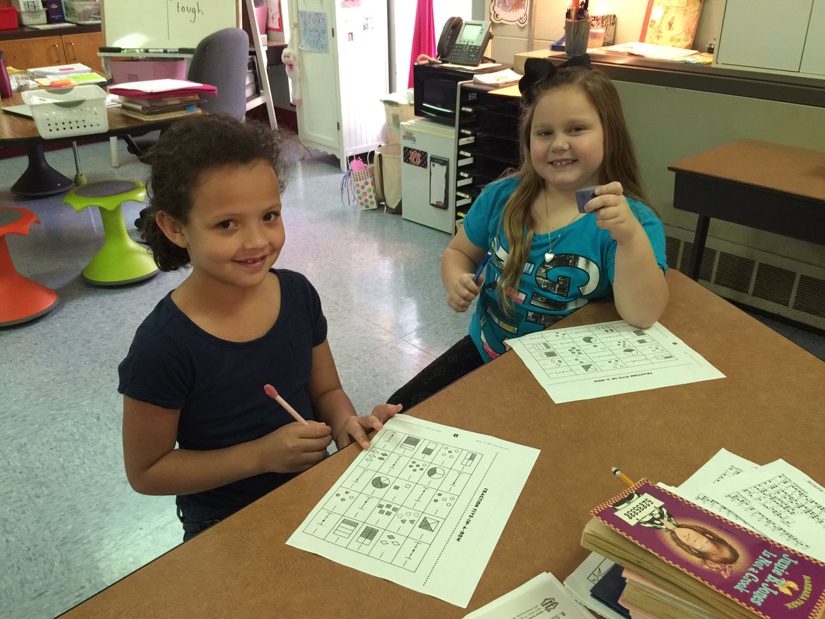 mrsemilyberry's tweet photo. Fraction 5-in-a-row to practice differentiation w/ numerators & denominators. #Cubcats #vALueadded #transformALed https://t.co/IuwOeXtD9K
