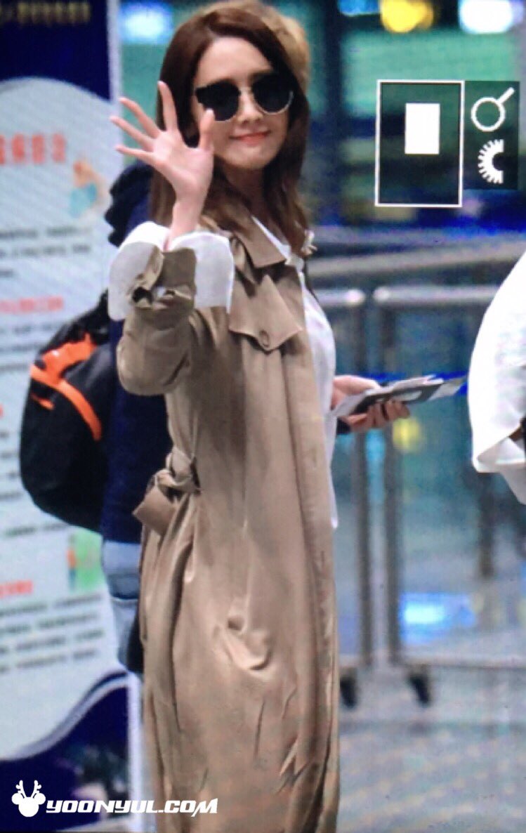 [PIC][15-03-2016]YoonA trở về Hàn Quốc vào sáng sớm nay CdhlCX8UIAEuDnY