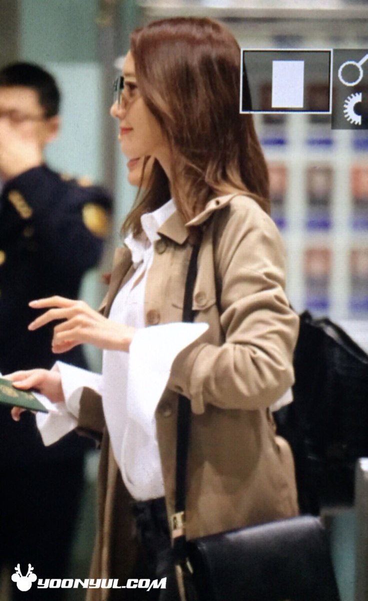 [PIC][15-03-2016]YoonA trở về Hàn Quốc vào sáng sớm nay CdhlCeJUAAATfH7