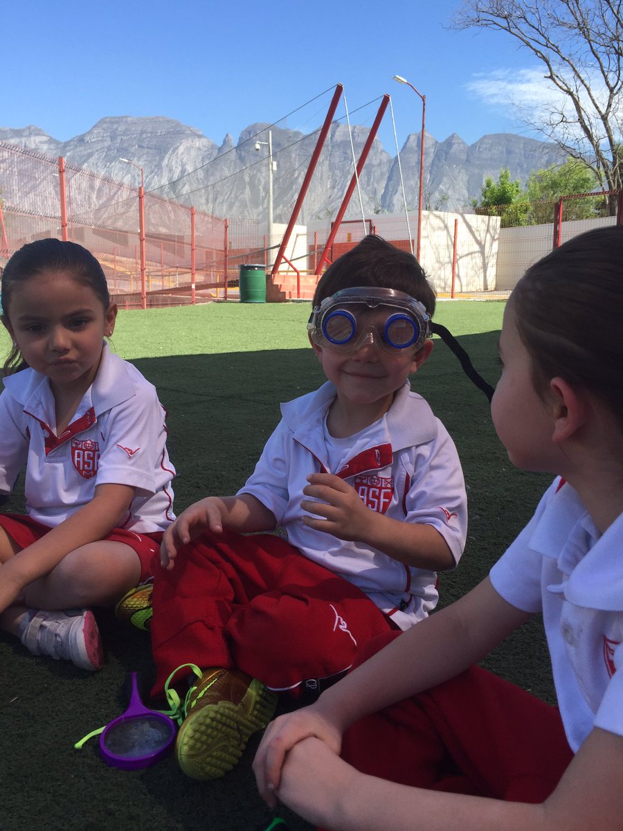 greta_guerrero's tweet photo. #insecteyes #nbasfm #preschoolfun #outdoors #exploringnature #nbasfm @LuciaBretzfelde https://t.co/9iCJ6Vbb05