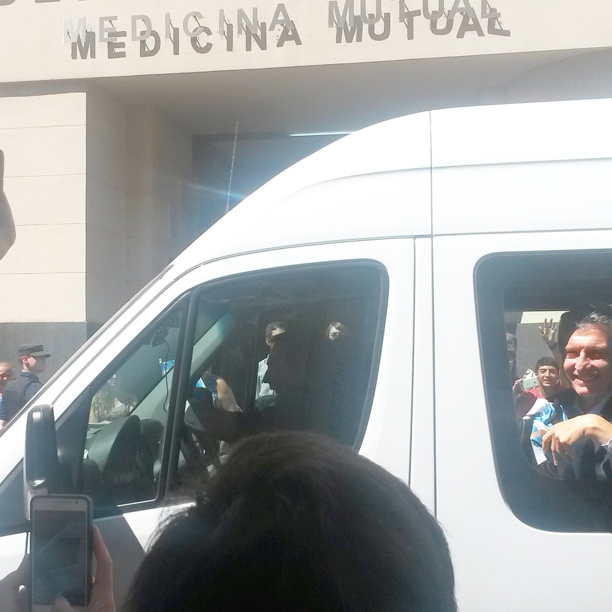 Ladycoxy's tweet photo. #Sisepuede! 📡 Se escuchaba a gritos! #mauricomacri @mauriciomacri #bolsadecomercio #Rosario #macrienrosario https://t.co/Kki0YtfY7I