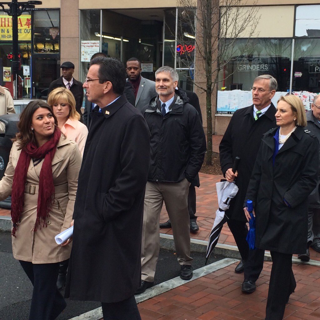 CTDeptHousing's tweet image. Touring #NewBritain TOD sites w/ @GovMalloyOffice @CTDOT_Statewide @stewartfornb. Opportunities 4 #AffordableHousing