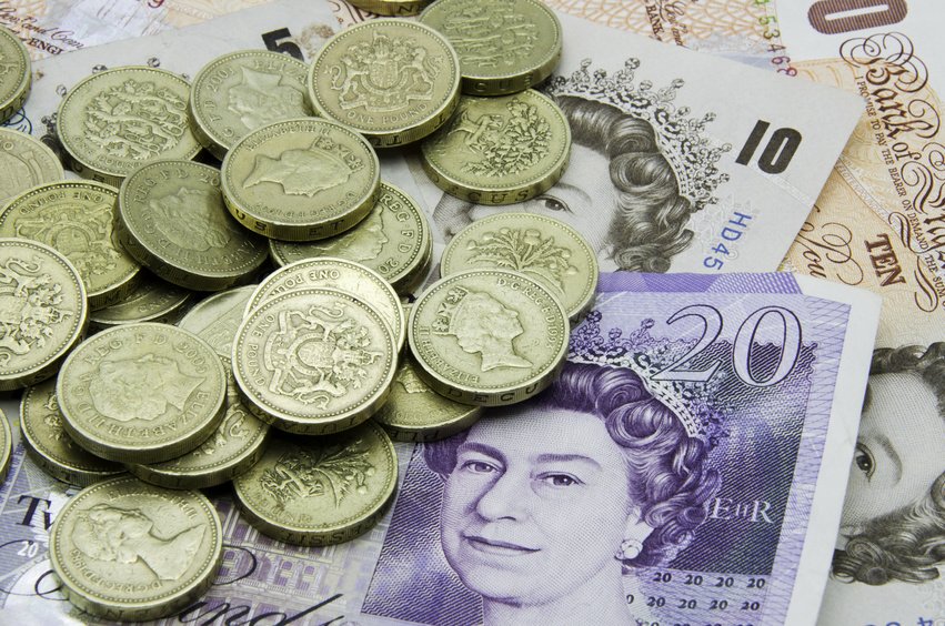 PhilipSimeITV's tweet photo. Low-paid workers who save £50 a month will get a £1,200 bonus over four years under a new Government scheme. https://t.co/zTu5xJukSL