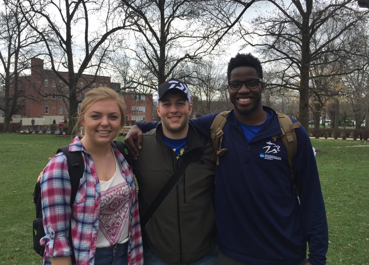 GreenvilleUniv's tweet photo. Cheerful students enjoying the beautiful weather on #scottfield! What a wonderful day! #iheartGC https://t.co/dLlCXHqeOt