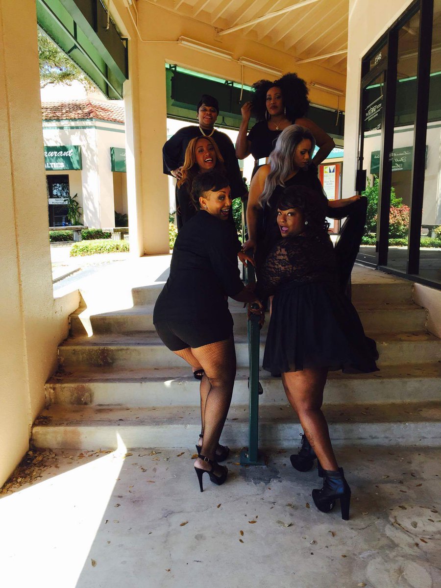 sofetchtashaz's tweet image. Just goofing off with my girls..