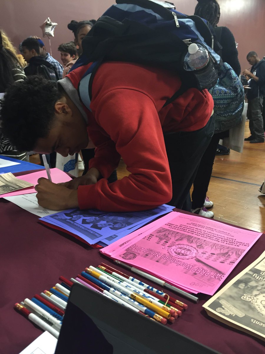 FLPcollegePrep's tweet photo. Students learned about our FREE #Passport2College Workshops at the #StepIntoCollege Fair! https://t.co/9KP6DxsMSI https://t.co/AuQ7ryLSs3