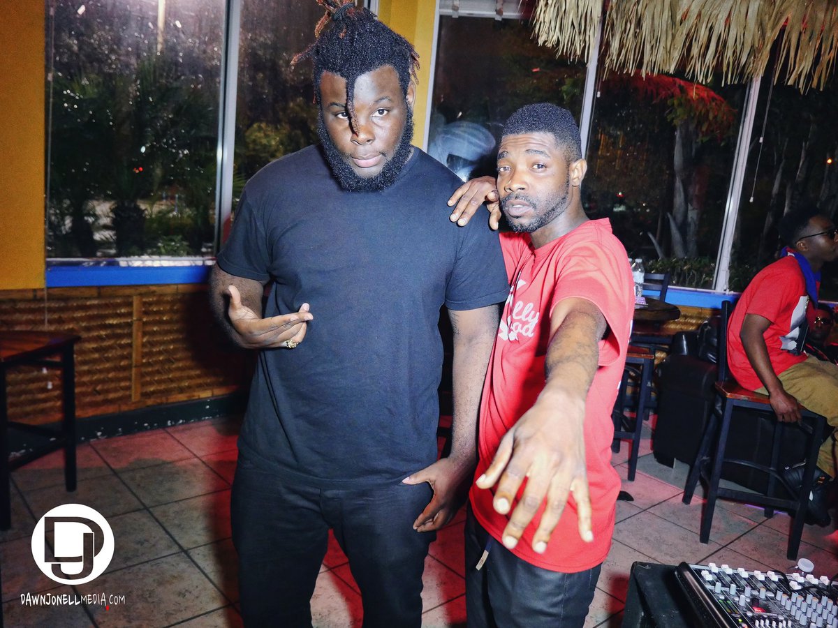 maxamillion813's tweet photo. Last night was litπ₯π₯π₯ #greengators #HHENT #wall2wallpromotions https://t.co/AGifcbzWaT