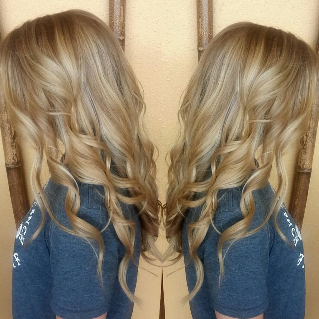 KTlovesulots4's tweet photo. #hairbykatieelaine #redken #redkencolor #redkenblonde #longhairdontcare #highliftcolor #behindthechair #stylist https://t.co/ODlO04rWtJ