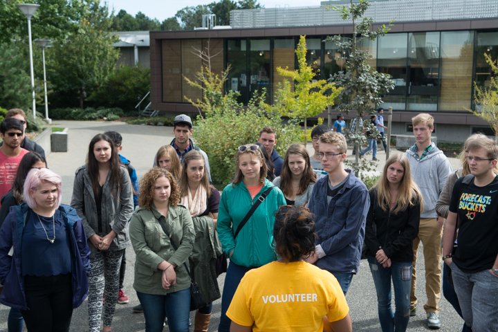 Returning Orientation Leaders, Jr. OLs &amp; Res OLs, we'd love your help on March 19! Sign up in the volunteer database