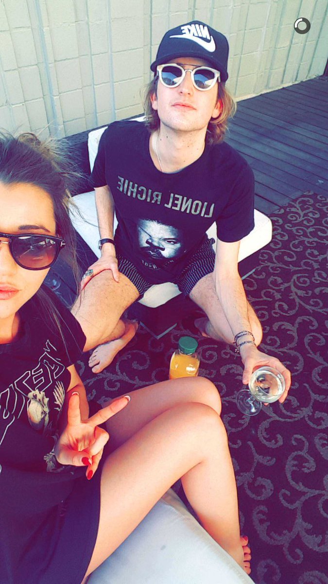 EleanorDiamonds's tweet image. Eleanor and Max today on her Snapchat 👸🏻⚫️👦🏻