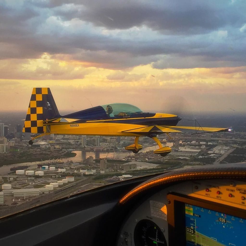 mikegrossman's tweet photo. #extra330 #formationflight #formationflying #airport #forrmation #sunset #av8r #avgeek #av… https://t.co/bnveXFUCDl https://t.co/5wqqfF2TGb