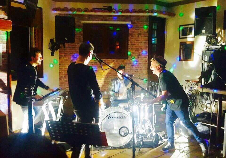 Con <a href="/carlosoubi/">Carlos Oubiña</a> en Escali, el Viernes repetirá otra vez con nosotros en mohai "O Grove" @FansOPanorama <a href="/Alex_uVe_cf/">C.F Alex uVe</a>